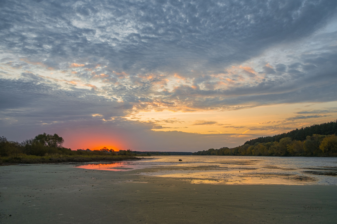 На рассвете.