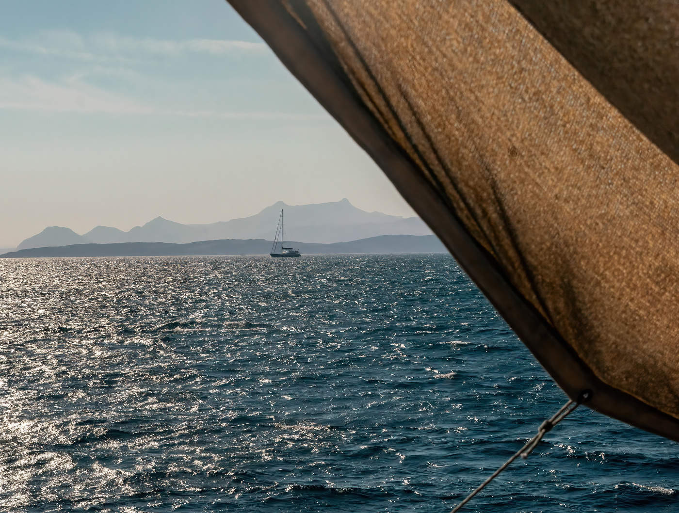 Под парусом