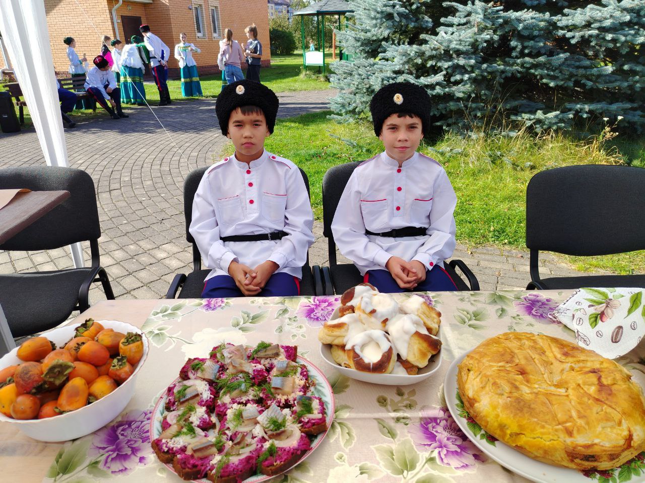 На празднике