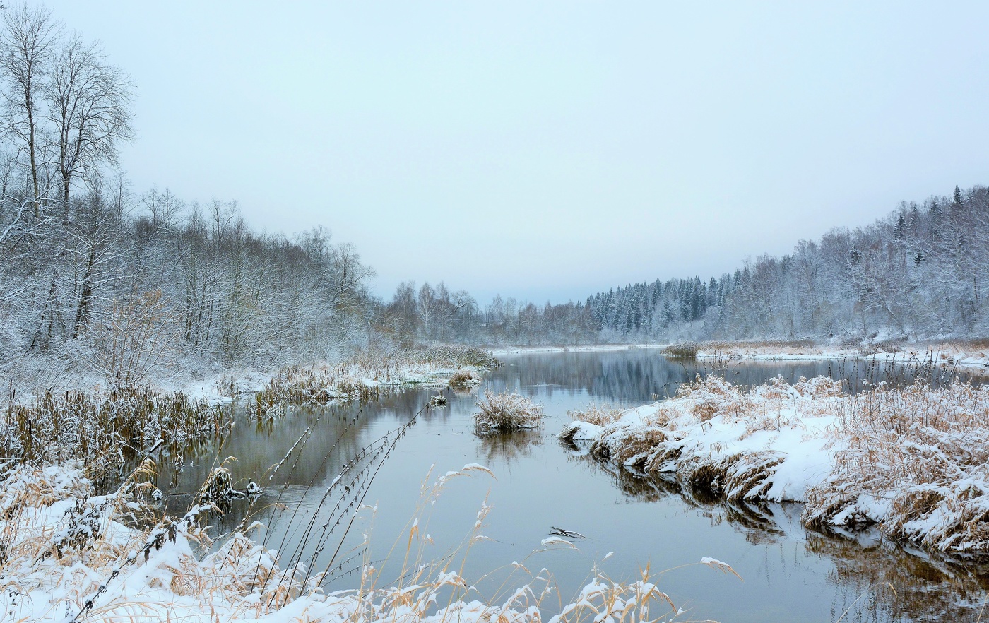 "Ах, кто не любит первый снег в замерзших руслах тихих рек..."