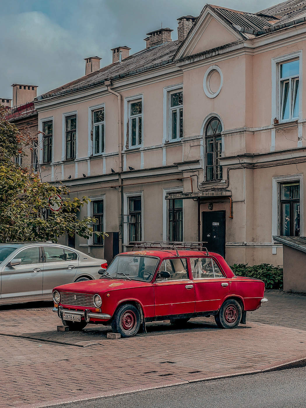 Красный автомобиль