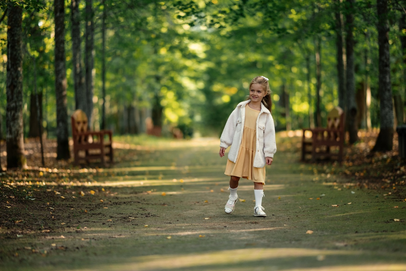 Алиса исследует парк