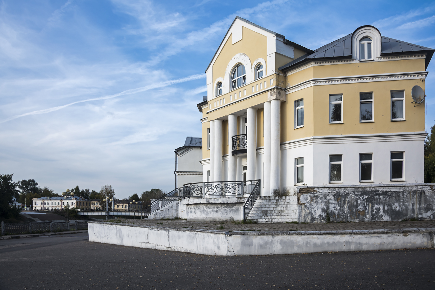 Дом на набережной