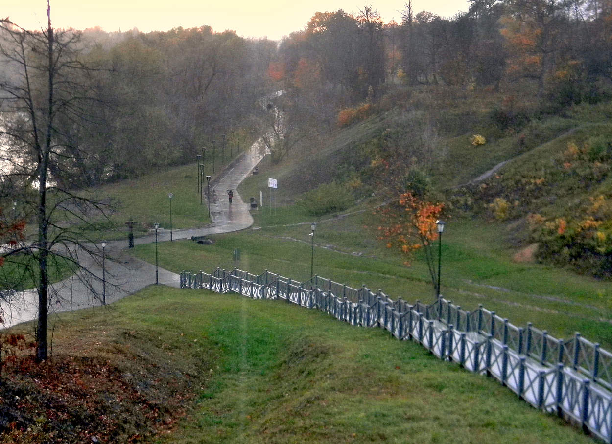 На Дворянке в дождь прогулки