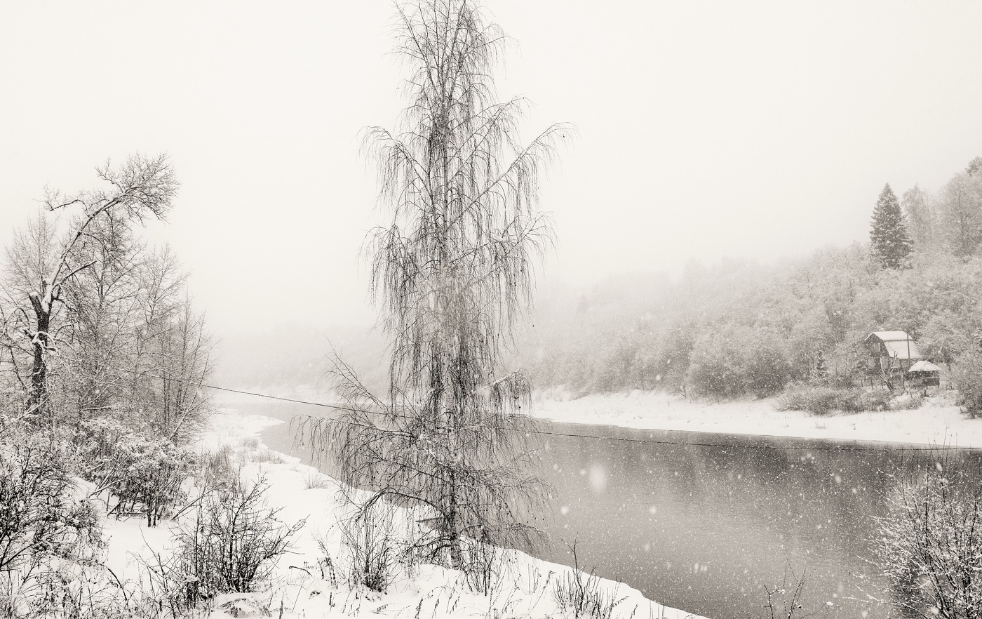 "Мело, мело по всей земле, во все пределы ..."
