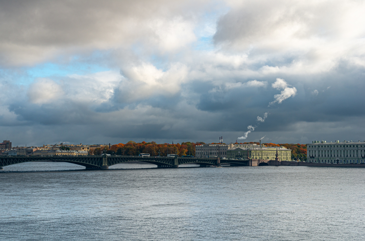 Вид от Петропавловской крепости.