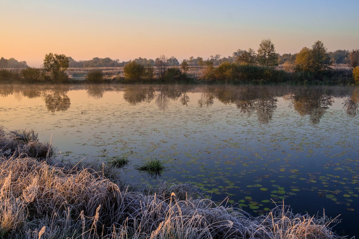 На рассвете.