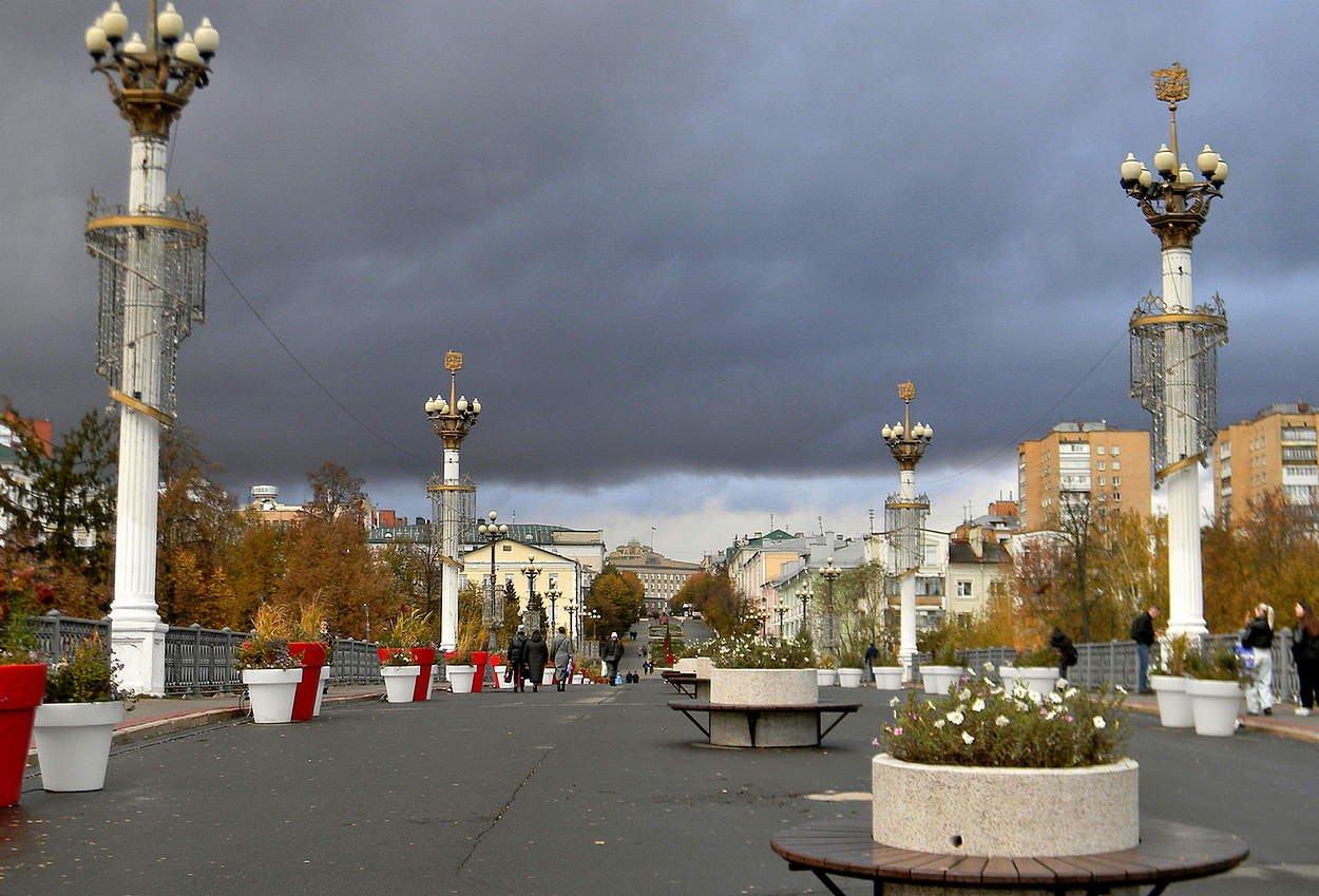 Тучи сгустились над городом