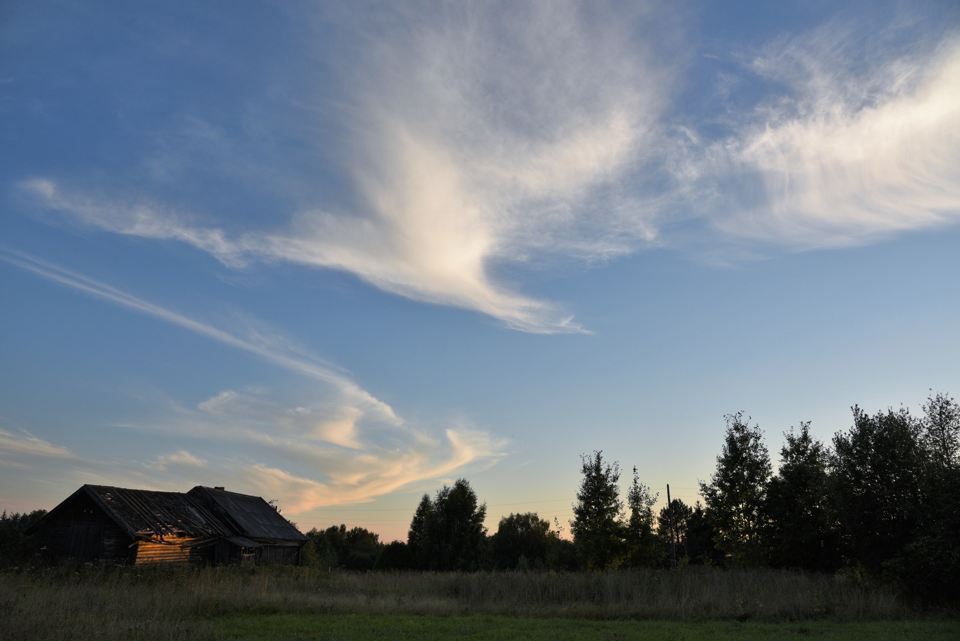 "Летят облака словно птицы ..."