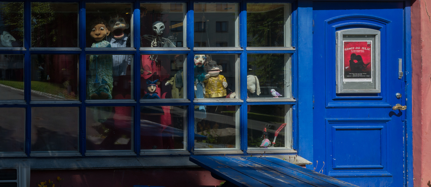 «ИНЫХ УЖ НЕТ, А ТЕ ДАЛЕЧЕ...»