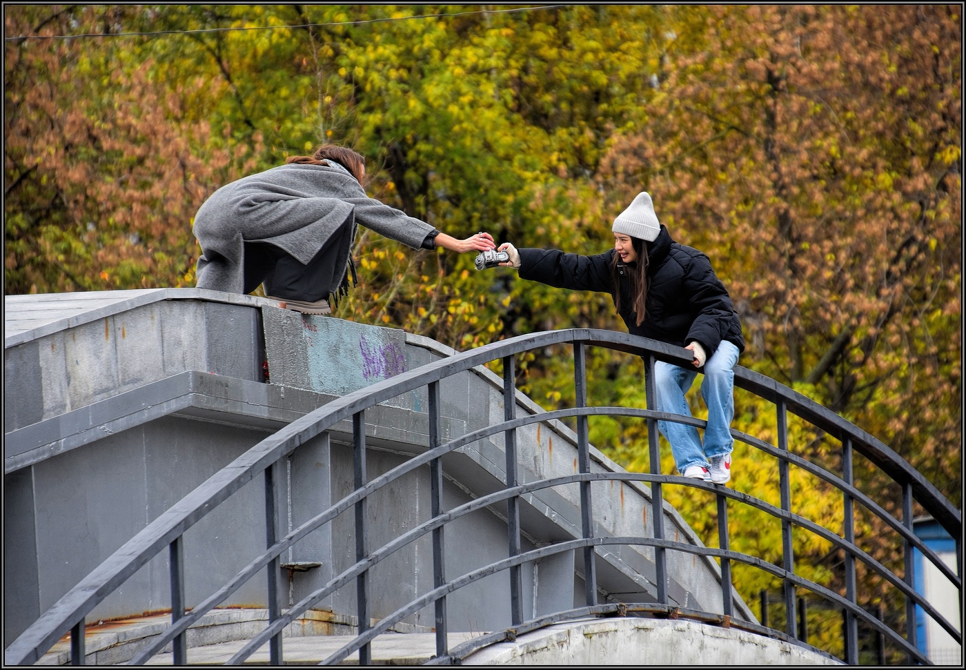 ... - Посмотри какие фотки получились !.....