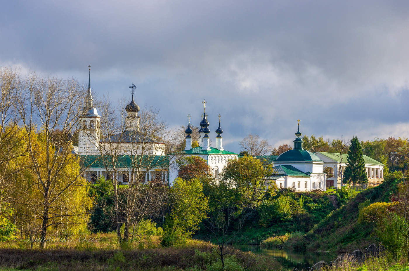 Город Суздаль осенью.