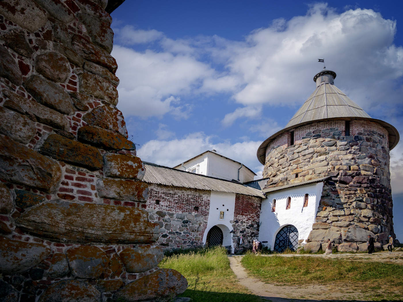 Стены и башни