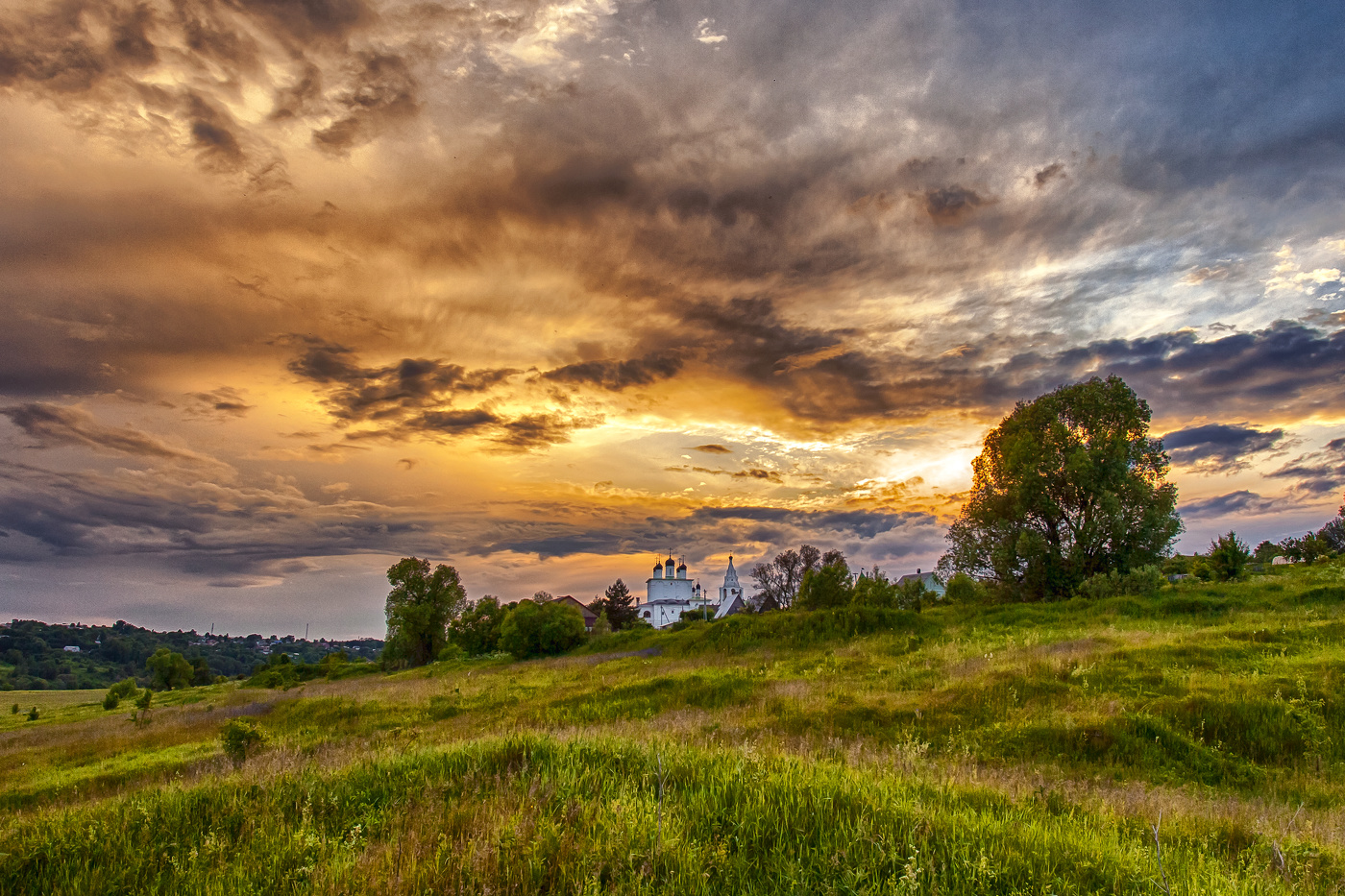 ... закат над Анастасовым монастырем ...