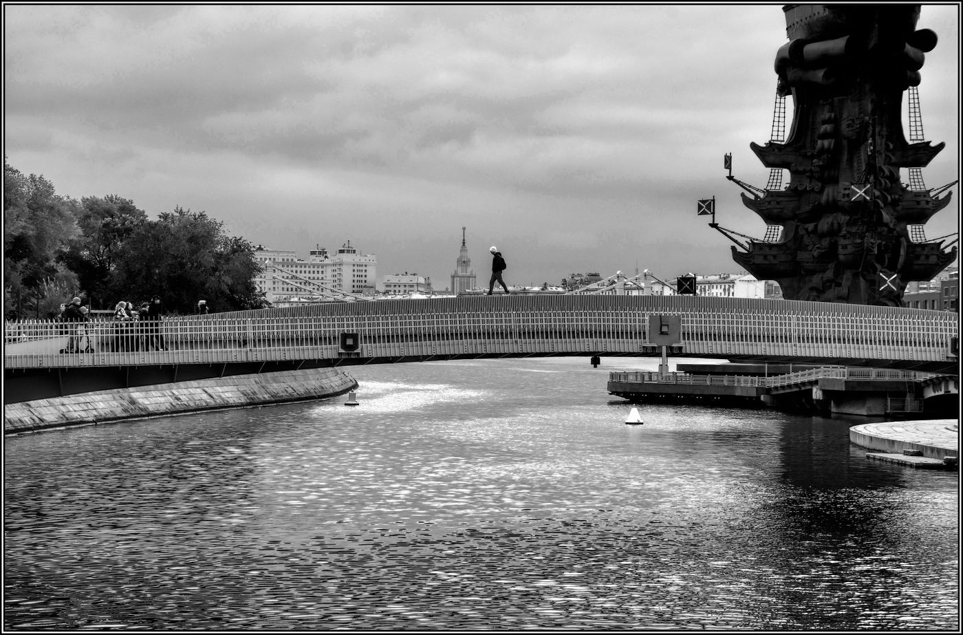 .... Вперед идущий .....