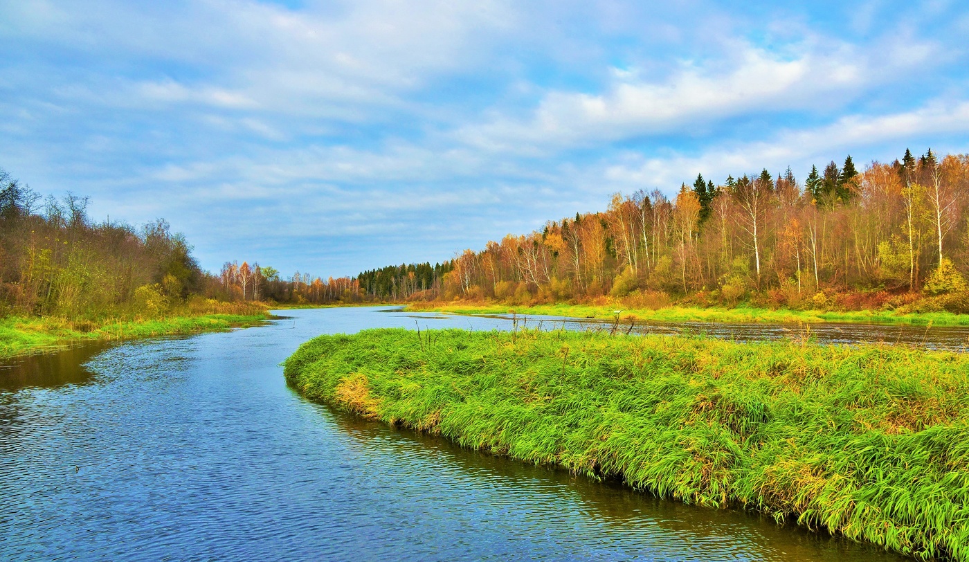 "Октябрь, как рыжий клоун, то плачет, то смеется..."