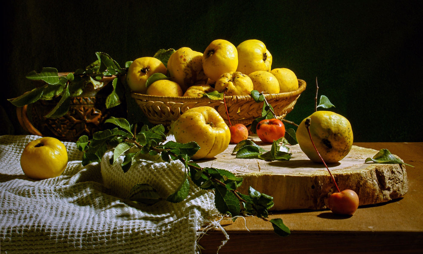 Натюрморт с айвой