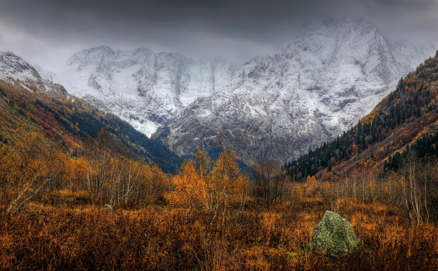 Белая стена Гоначхира