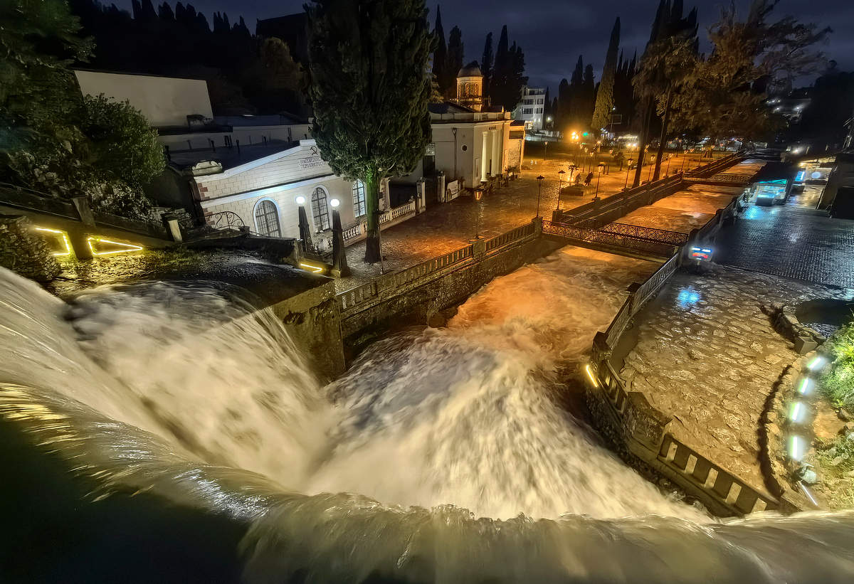 Новый Афон. Водопад.