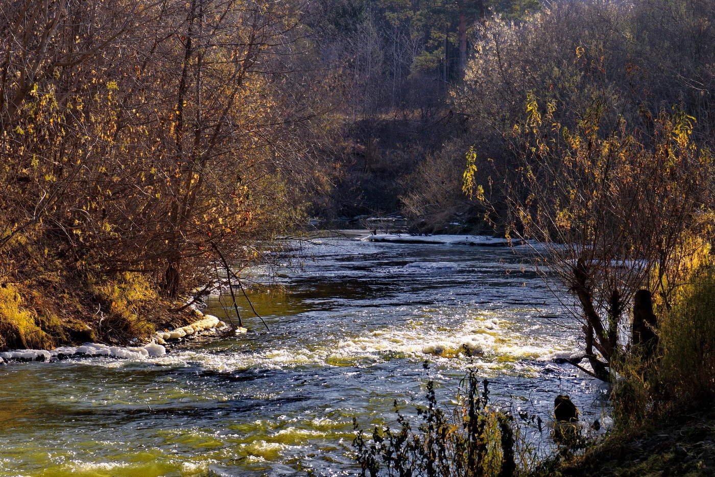 **На стремнине.*