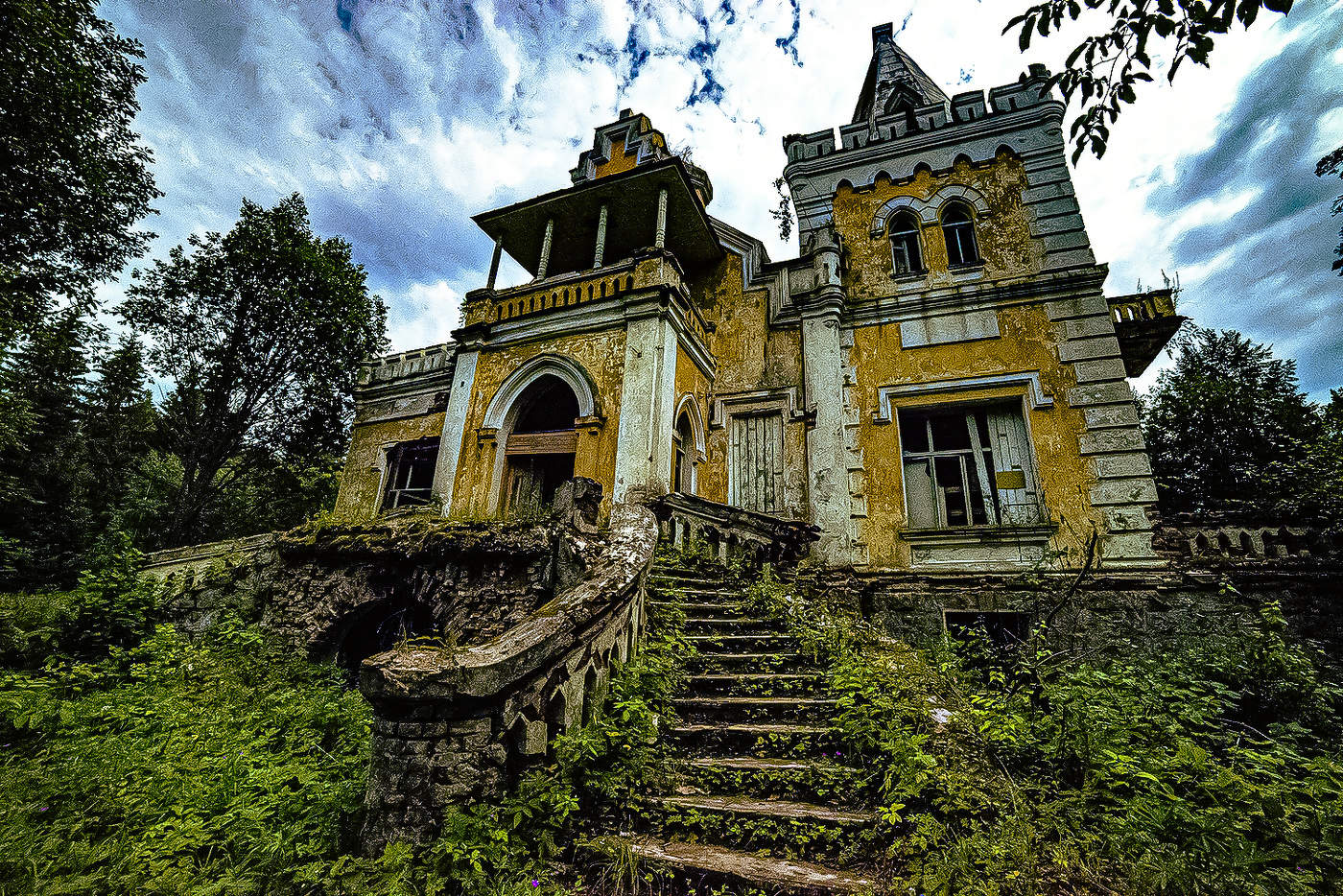 Заброшенная усадьба.