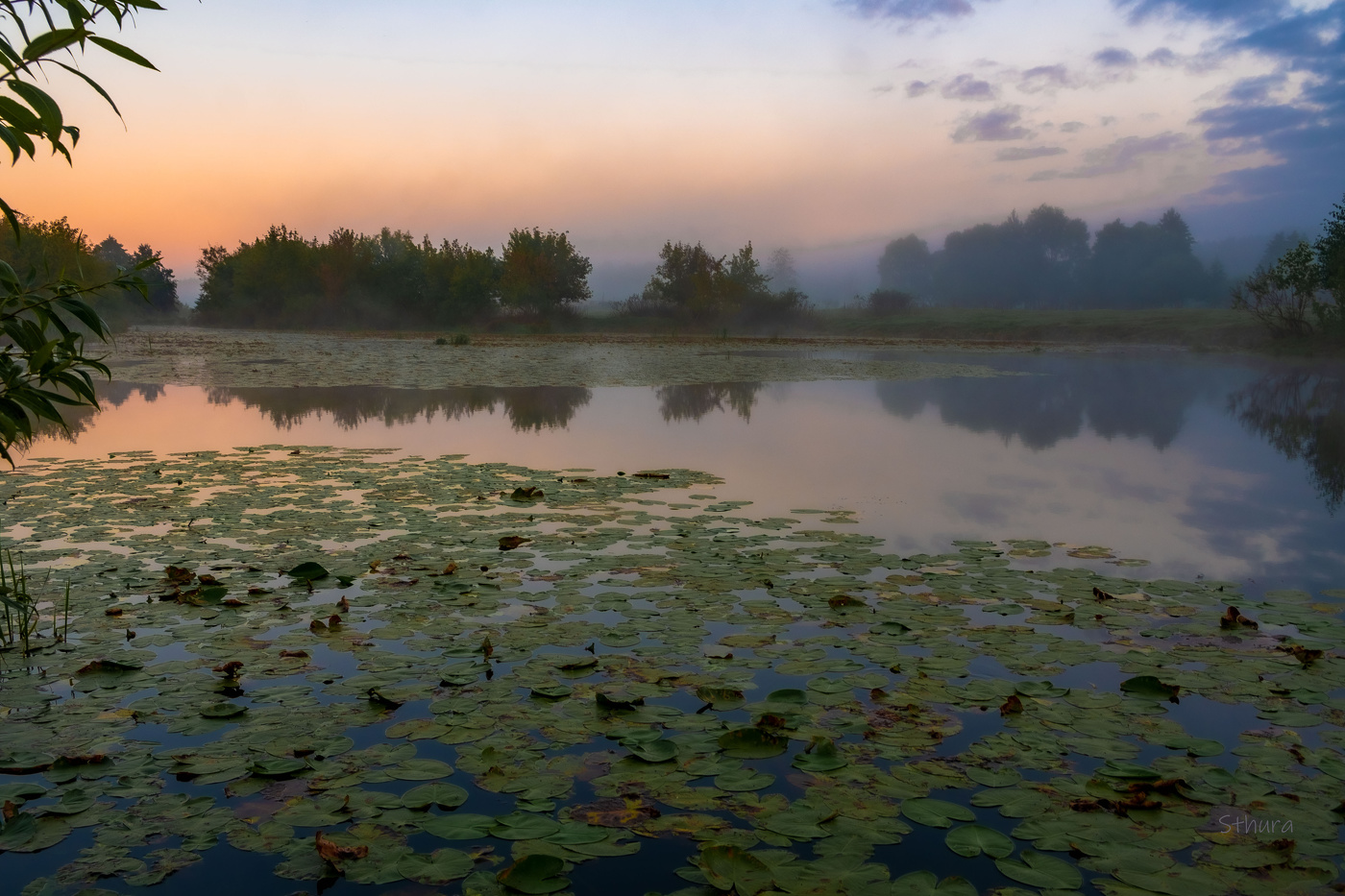 На рассвете.