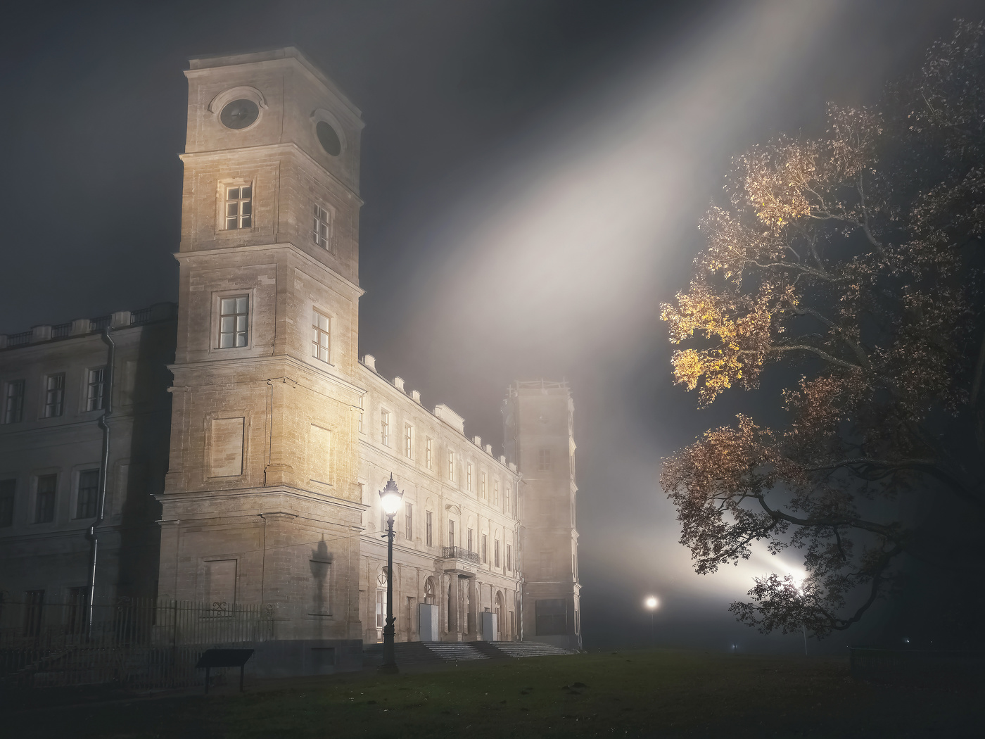 Большой Гатчинский дворец в октябре.