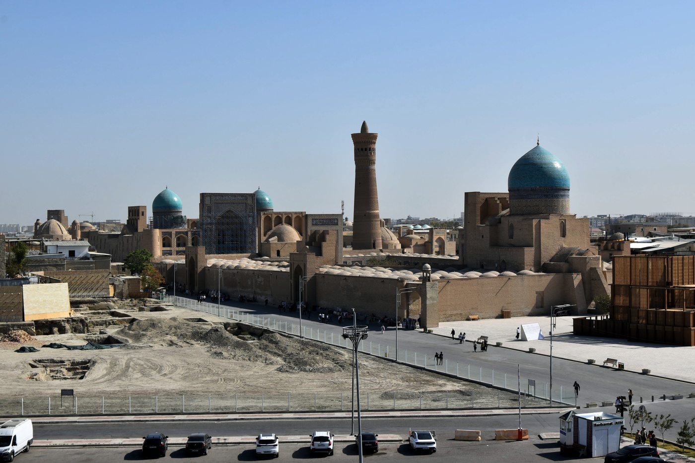 Древний город - в обрамлении современности