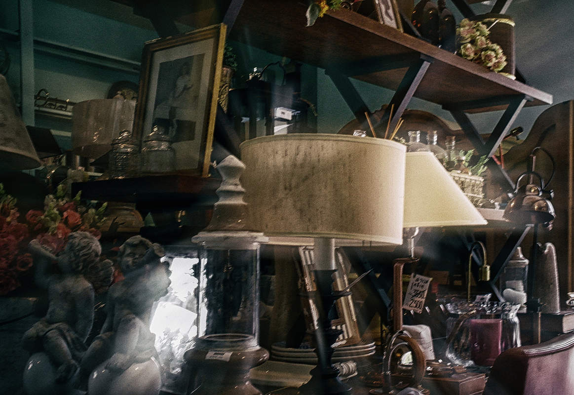 В антикварной лавке