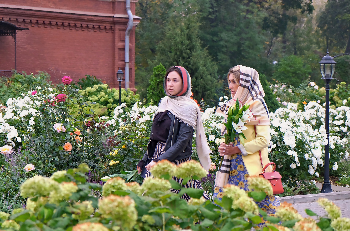 Монастырь. Праздничная служба.