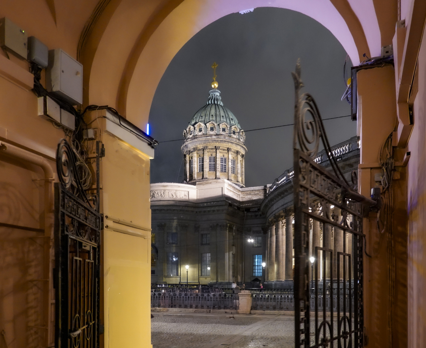 Взгляд из подворотни