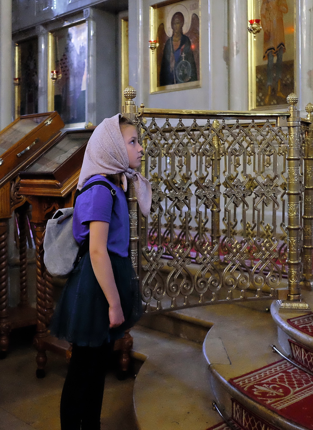 Дети в церкви.