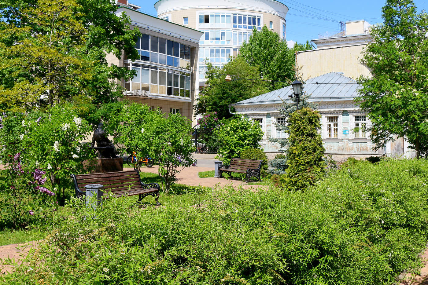 Сквер Промышленников Прохоровых