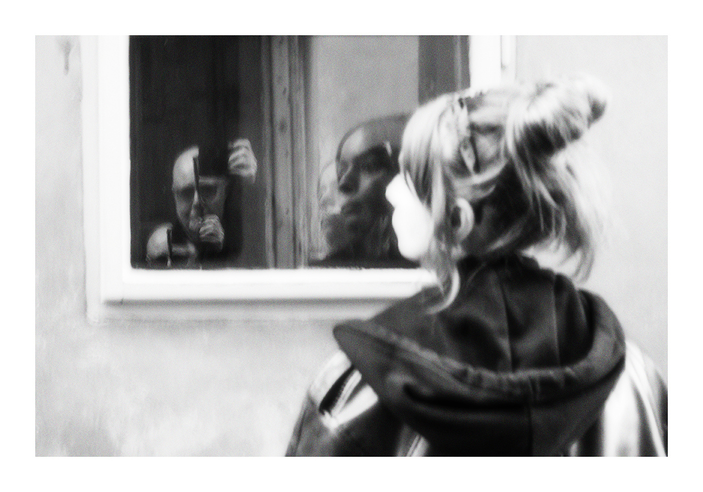 Незнакомка с неизвестным фотографом