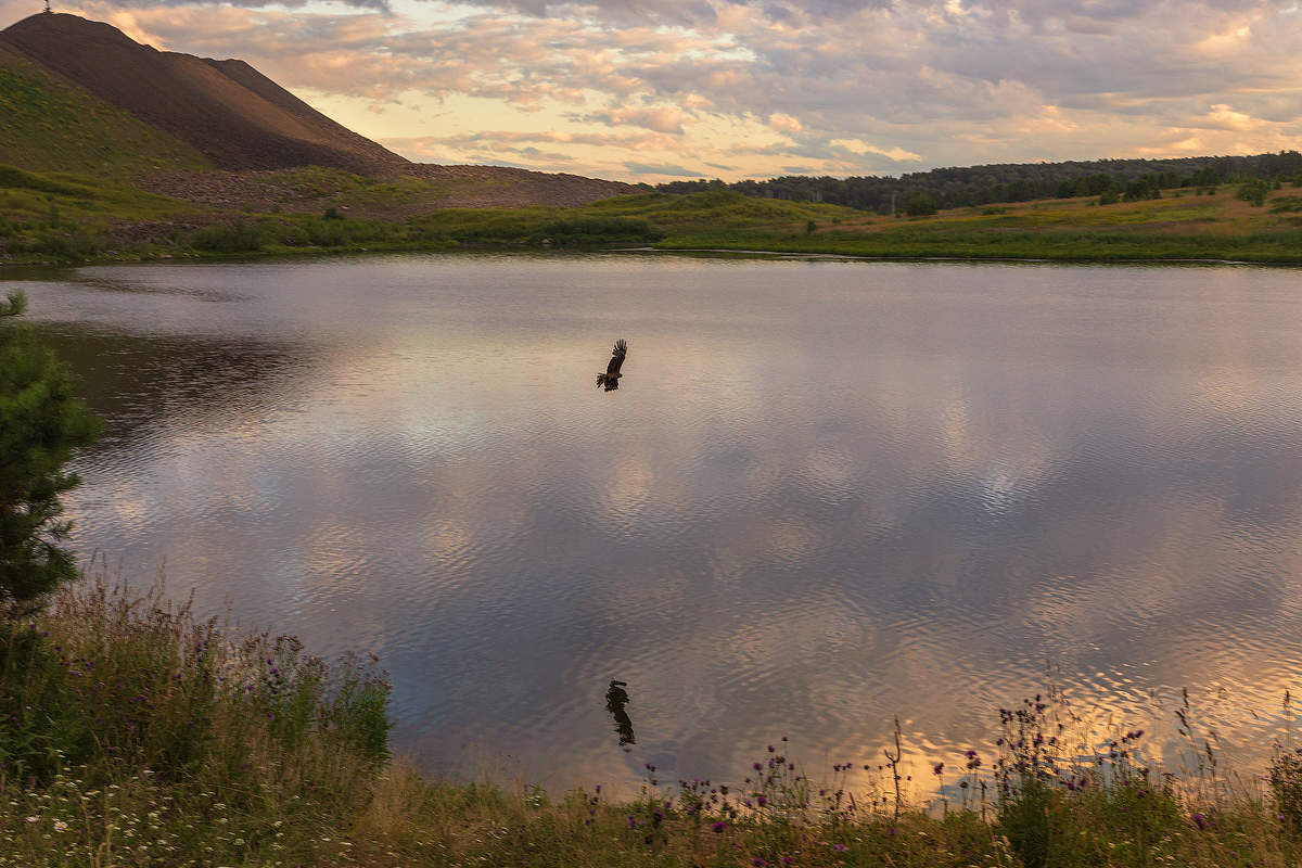 Закат над озером