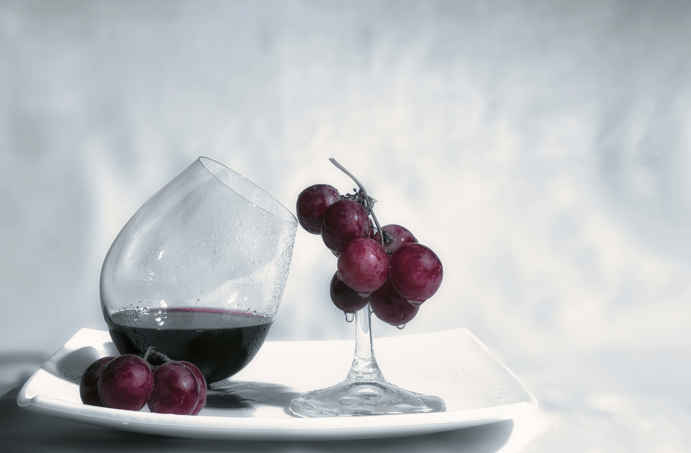 Сломанный бокал.