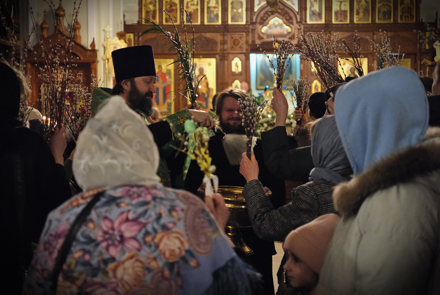 Монастырь. Праздничная служба.