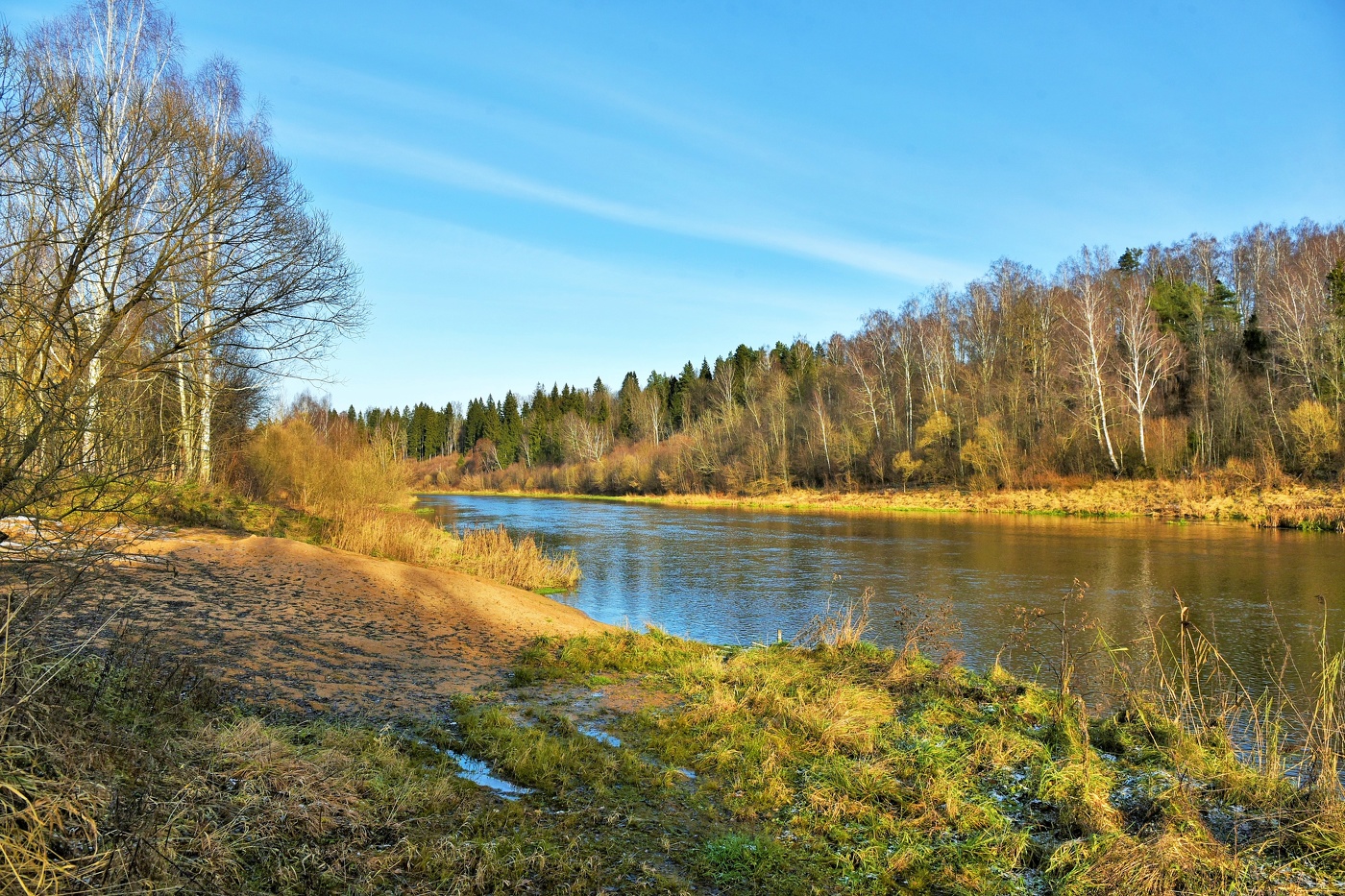 "Нам осень подарила красоту, сама ушла, почти что без одежды..."