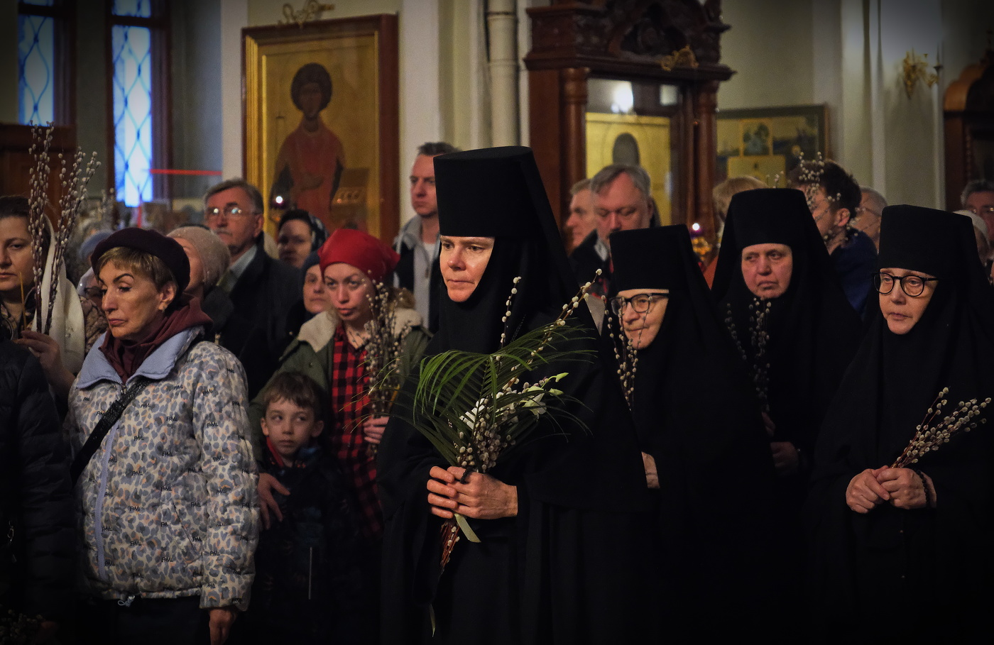 Монастырь. Праздничная служба.