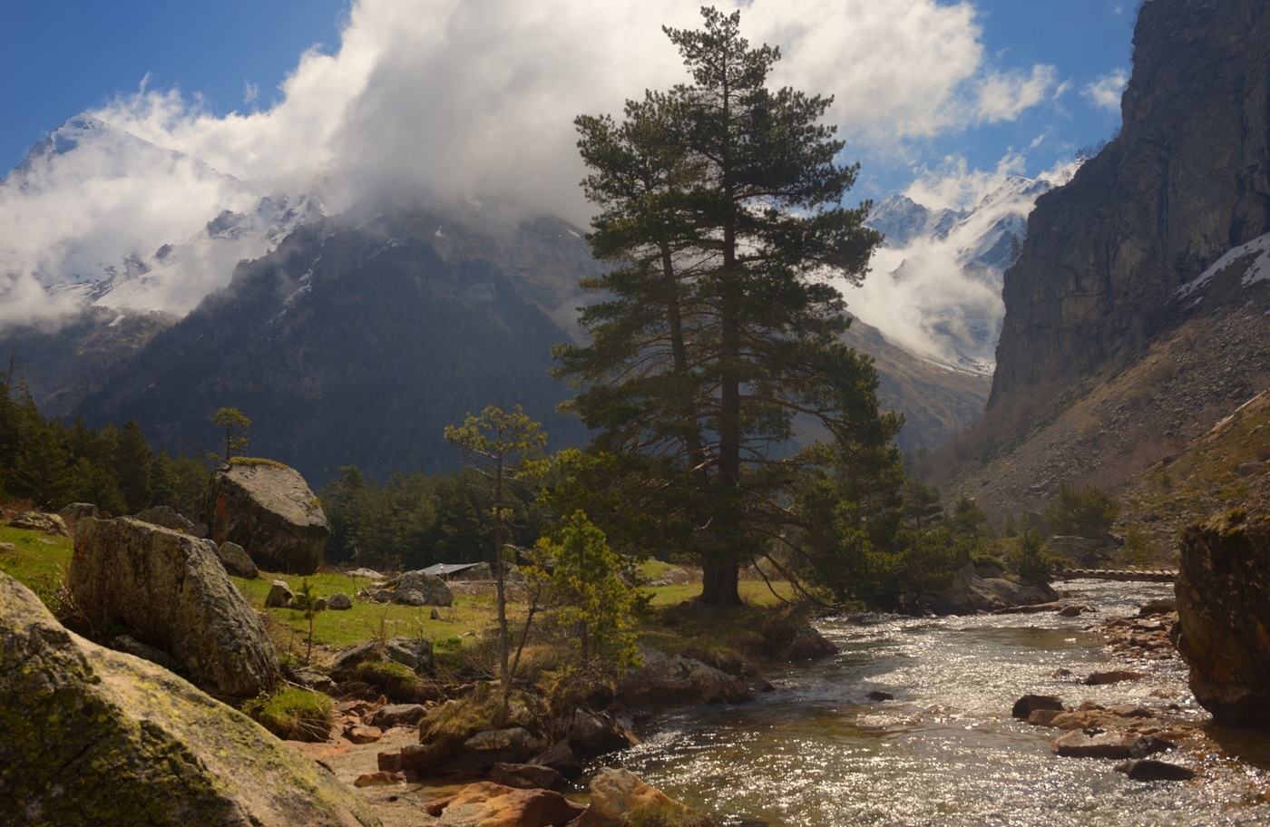 Утро в горах Кавказа