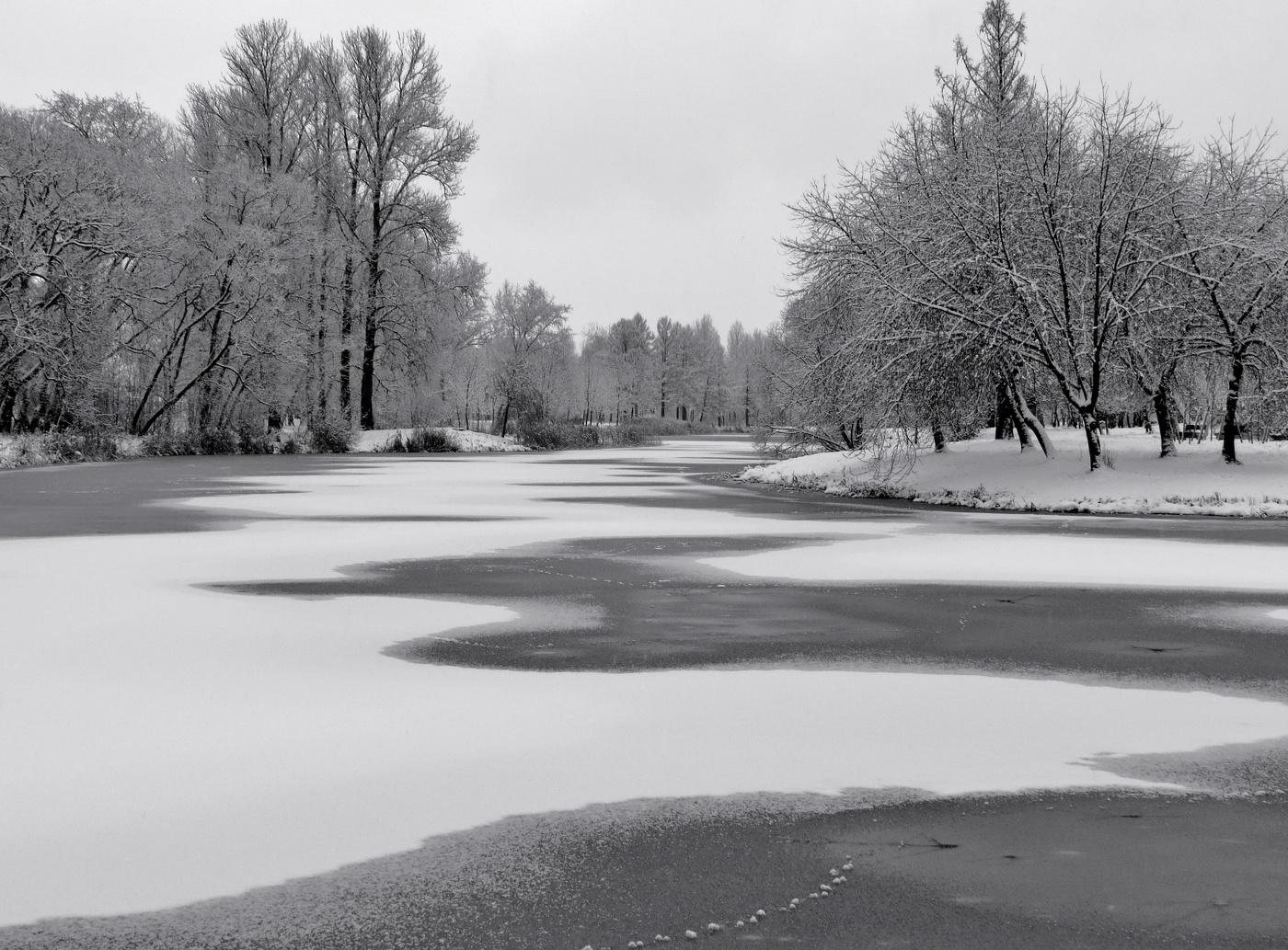 подмерзает