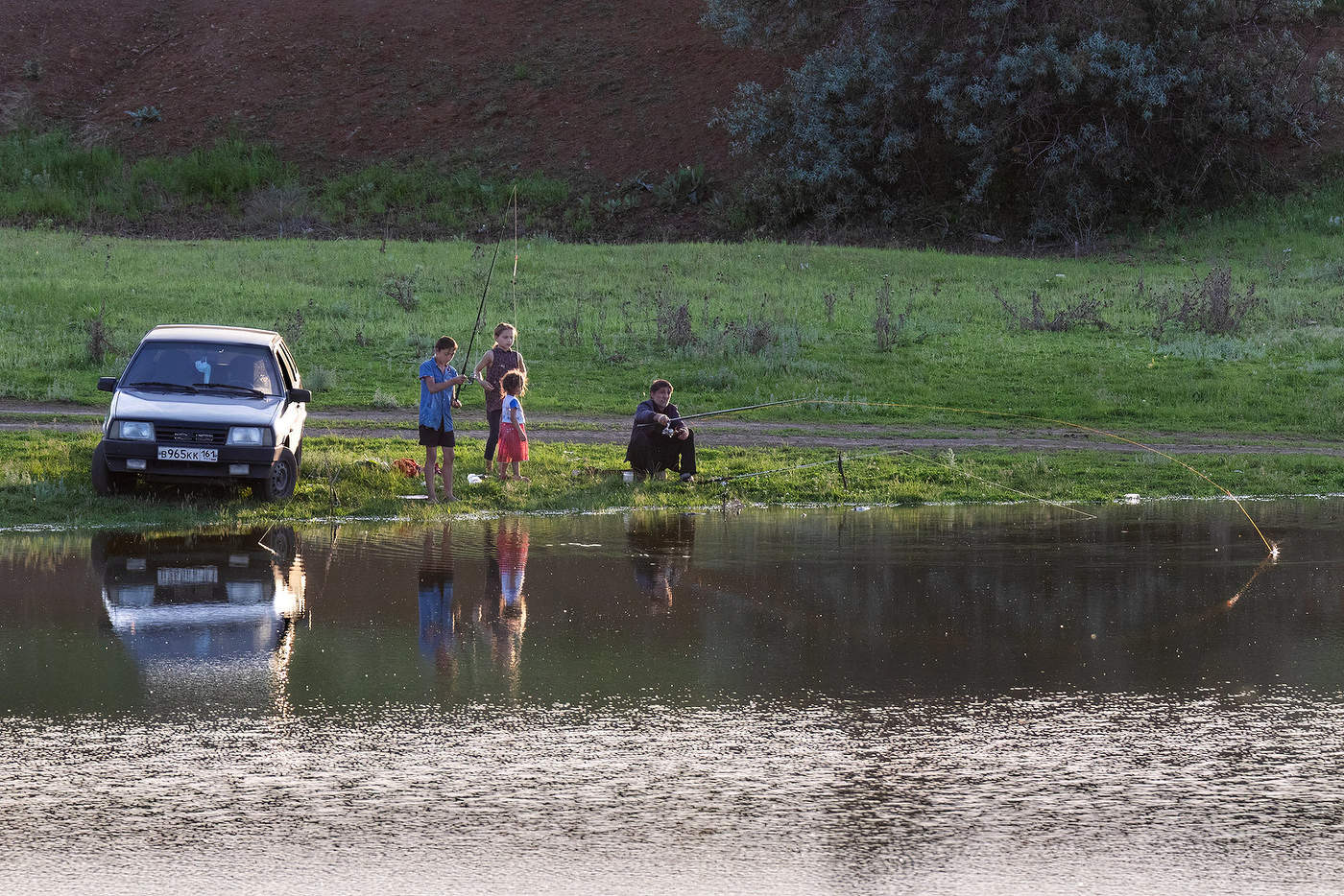 С отцом на рыбалке