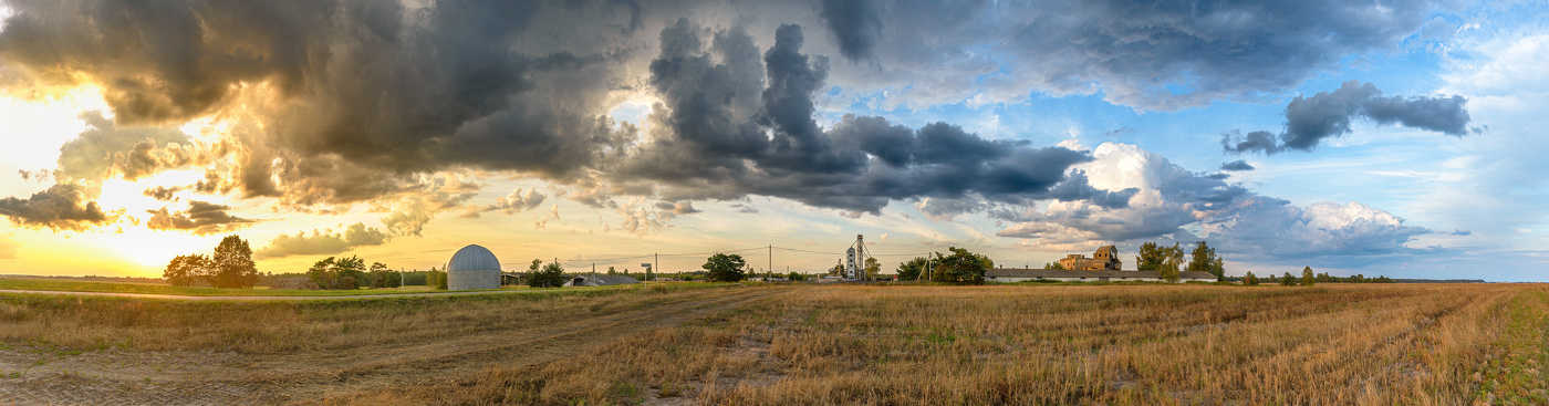 Облака в деревне.