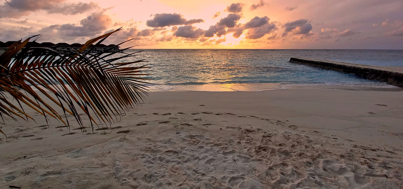 Утренняя заря на море