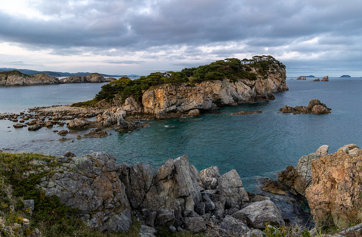 Скалистый берег