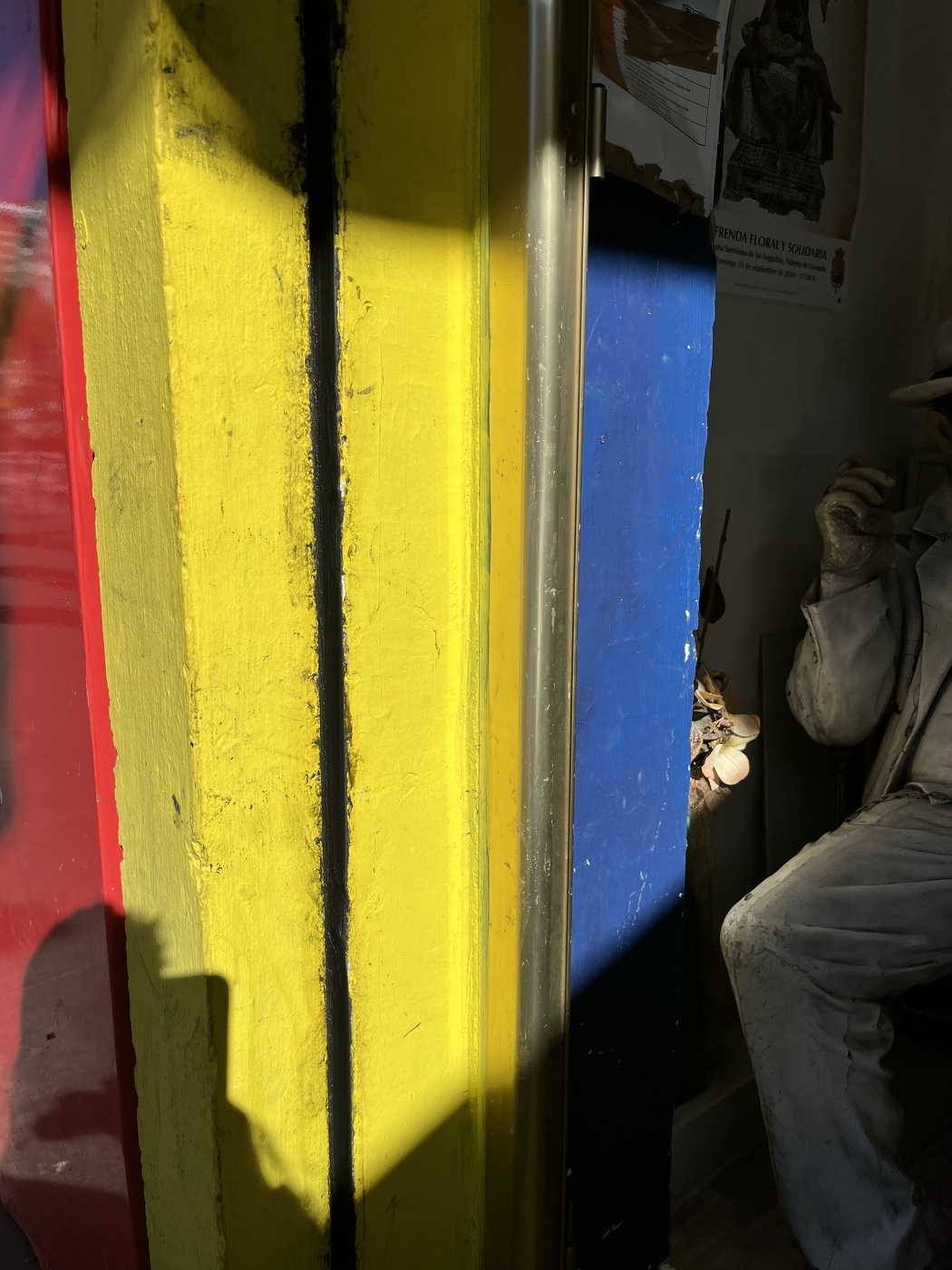 Много цвета и пол мужчины:)