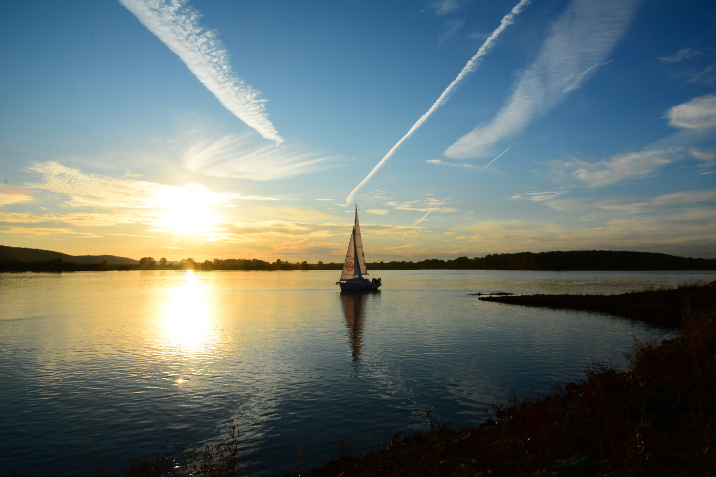 Вечер на реке.