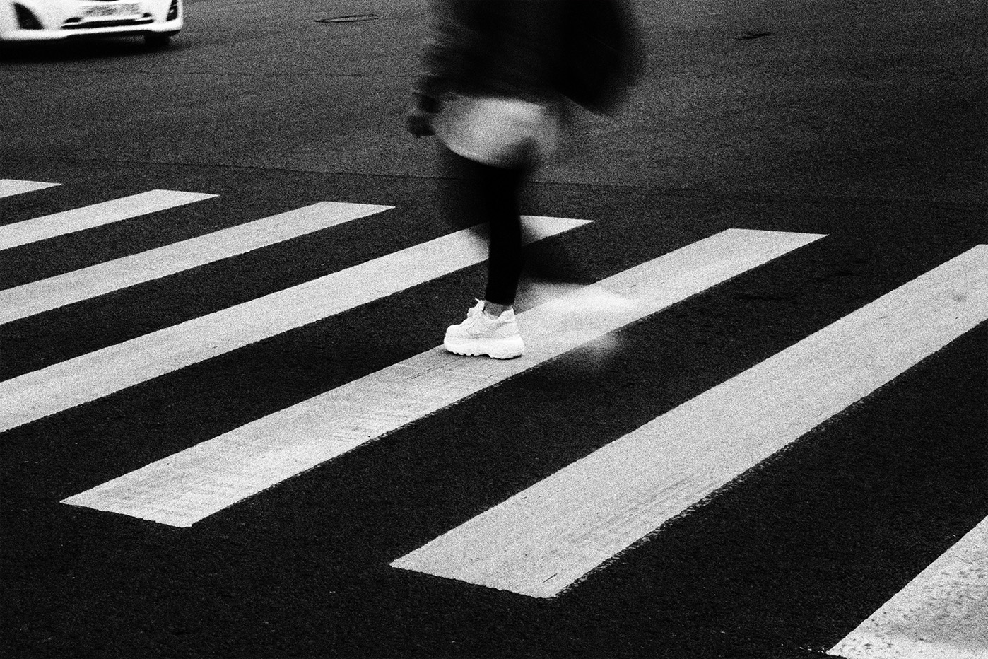 этюдъ с ножкой и автомобилью