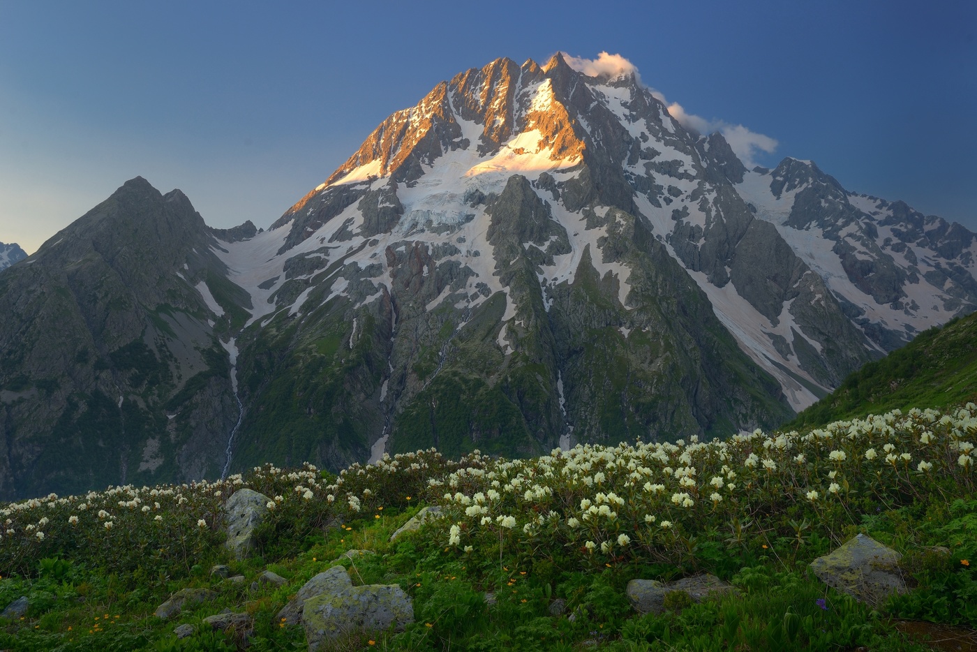 Рассвет в горах Кавказа