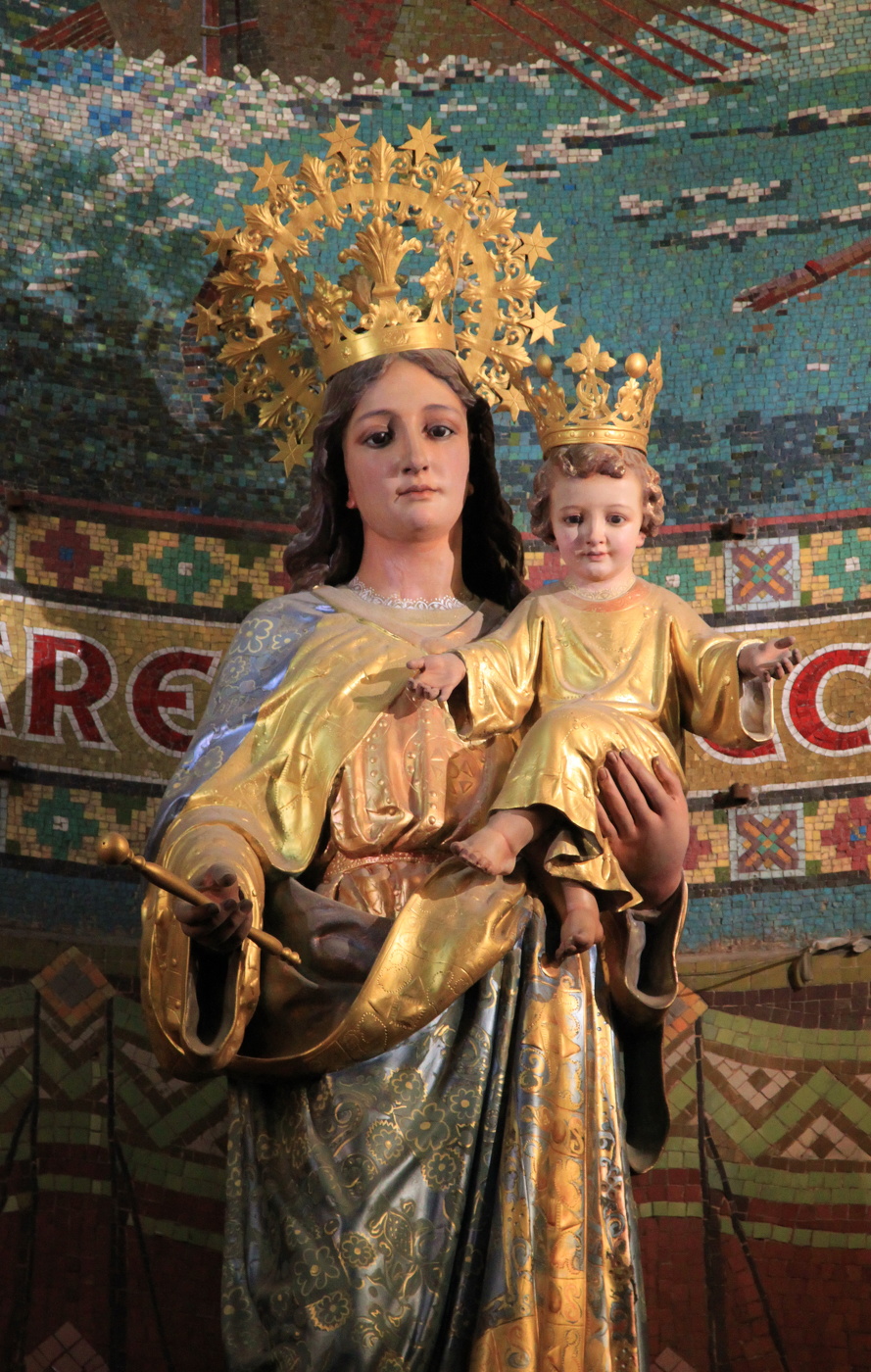 В католическом храме